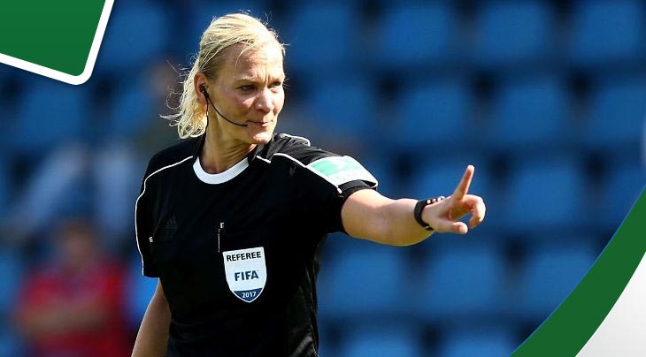 لأول مرة في التاريخ : حكمة لمباراة رسمية في الدوري الفرنسي بحضور لاعب تونسي