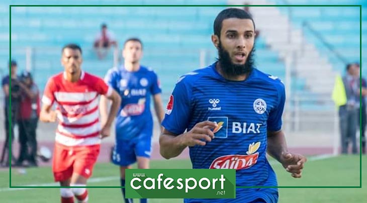 علي العمري يوقع للافريقي
