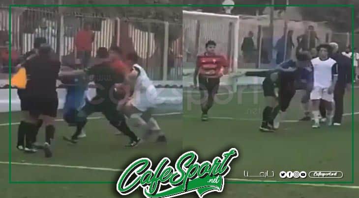 لاعب يعتدي على حكم